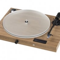 купить PRO-JECT Проигрыватель пластинок Jukebox S2 + Speaker Box 5 S2 Орех EAN:9120097821256 в Алматы